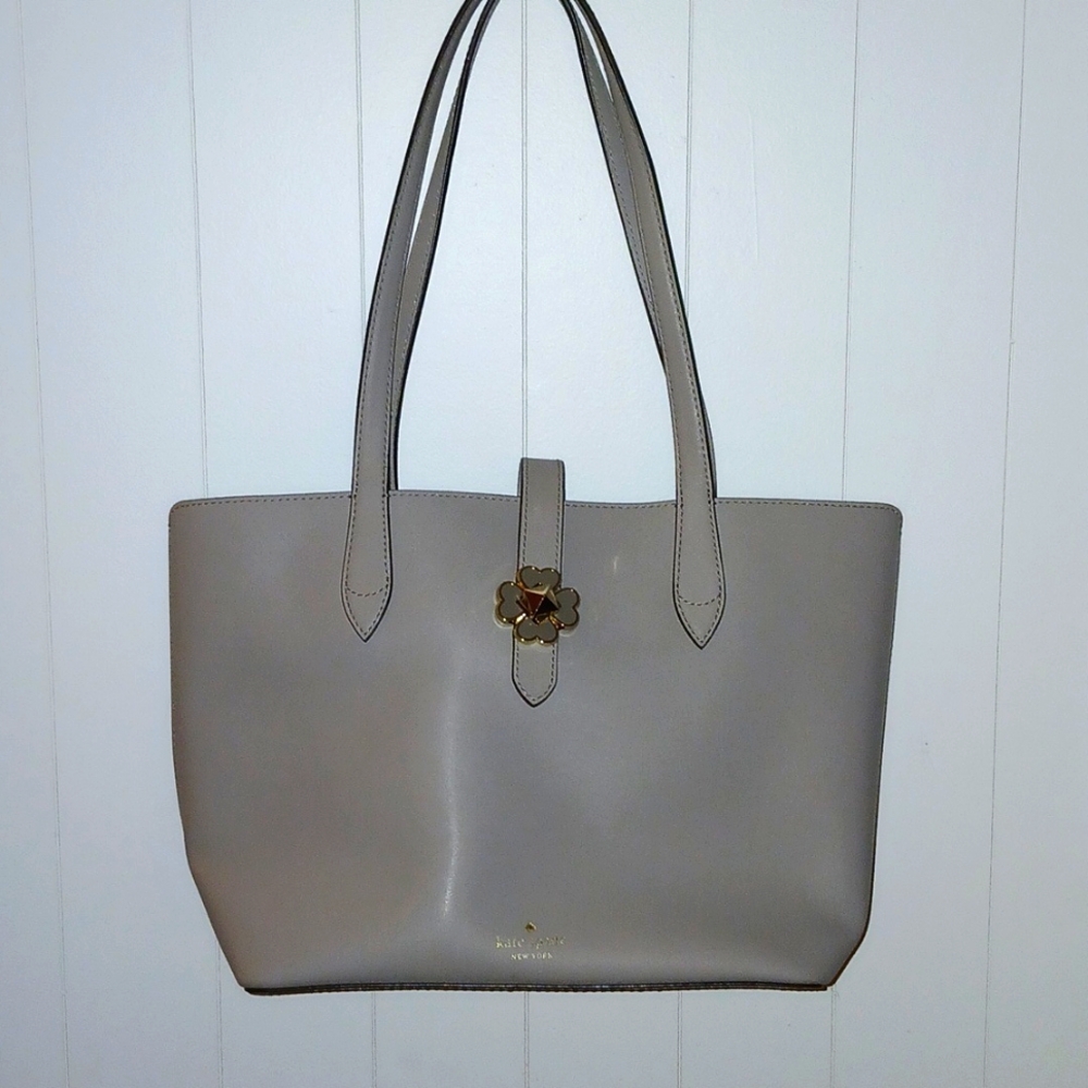 Kate Spade grey shoulder purse. Used twice. Excellent condition.